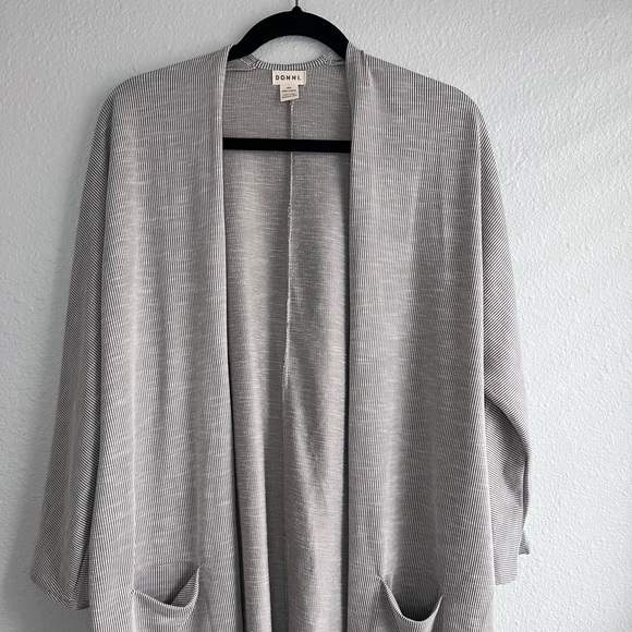 DONNI. Open front Gray Sweater Coat Size Unique - Picture 10 of 10